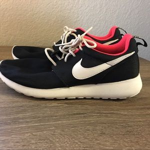 Girls Nike Roshe Run Shoes